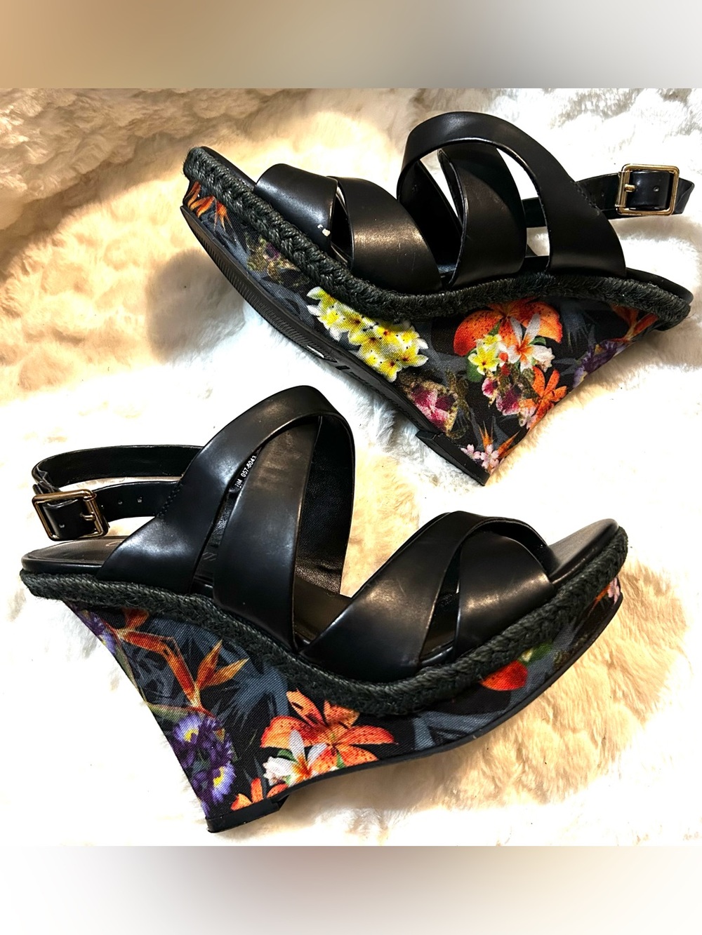 Cosmopolitan strappy wedge sandal size 7.5